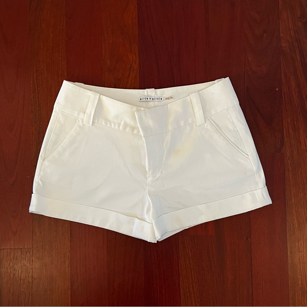 Alice and Olivia White Women's Shorts